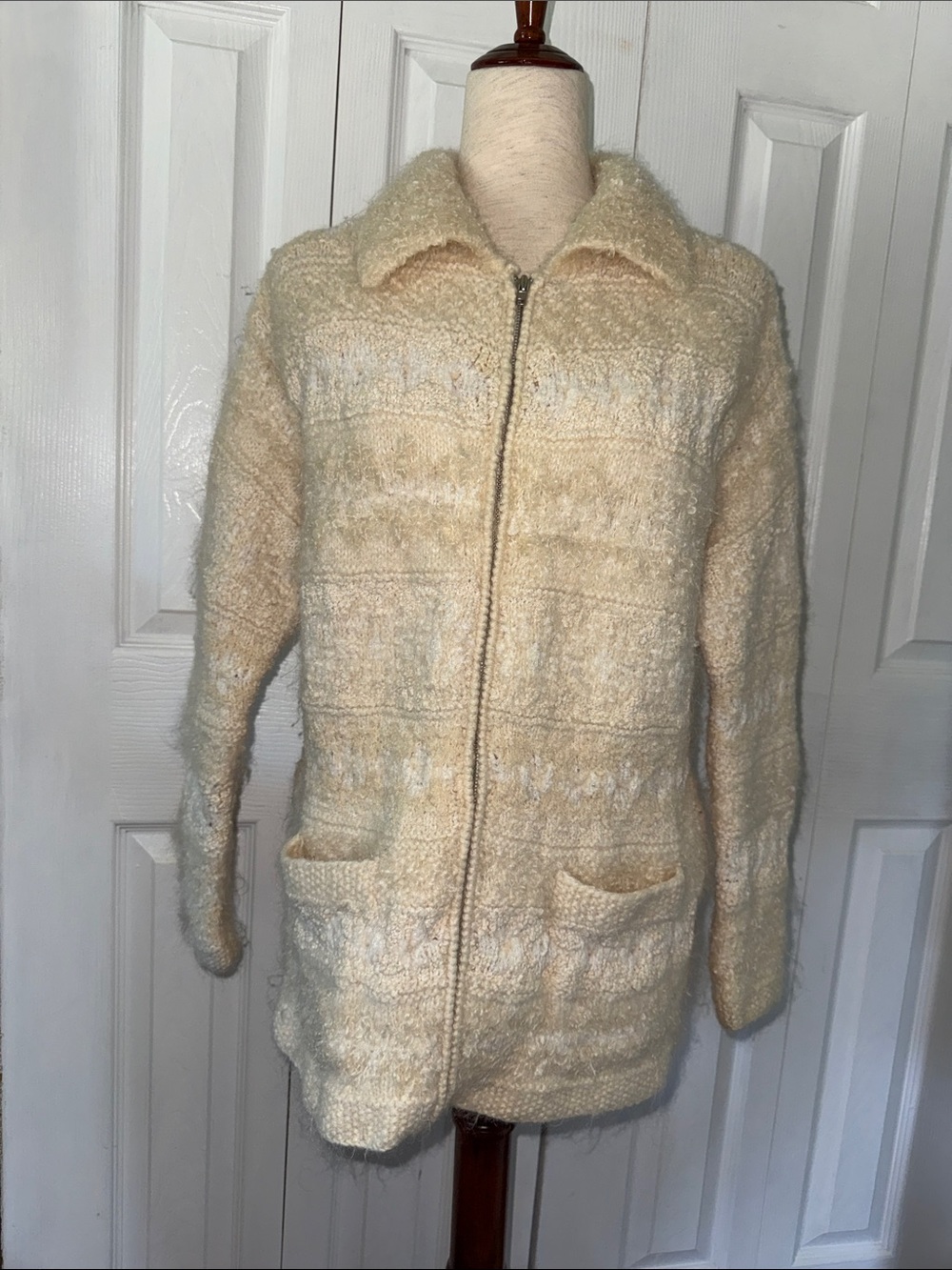 Vintage Jones New York Hand-Knit IVORY Fluffy Mohair Wool Cardigan Sweater Sz M